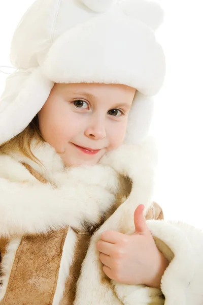 A menina em roupas quentes gesto mostra ok no fundo branco . — Fotografia de Stock