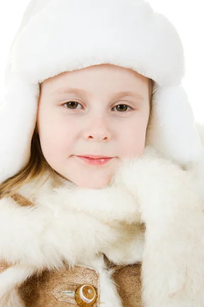 在暖和的衣服，在白色背景上微笑着的女孩. — 图库照片