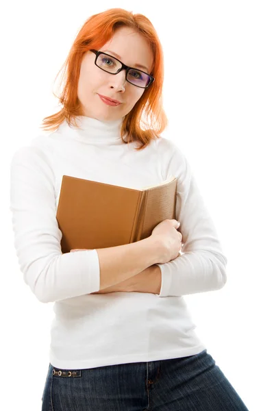 メガネで美しい赤い髪の少女は本を読みます. — ストック写真