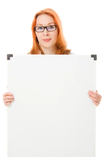 Jovem empresária mostrando tabuleta em branco . — Fotografia de Stock
