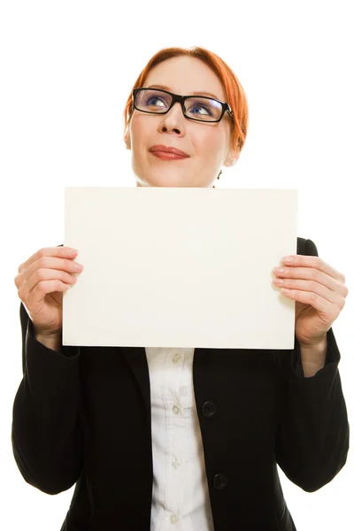 Donna d'affari in occhiali con i capelli rossi su uno sfondo bianco . — Foto Stock