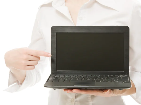 The woman points his finger on a laptop. — Stock Photo, Image