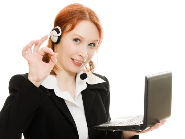 Kvinna operatör hjälptelefon med bärbar dator på en vit bakgrund — Stockfoto