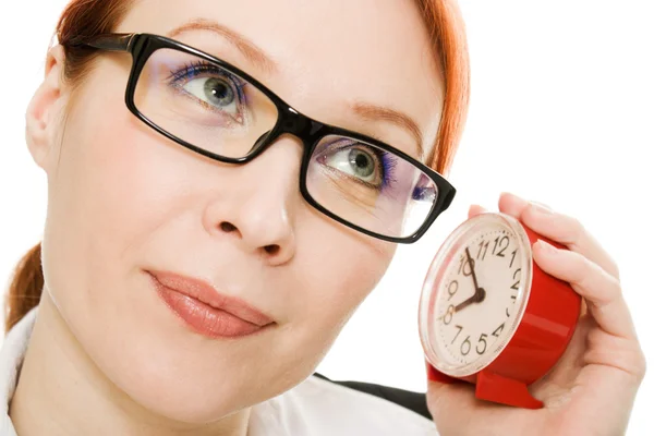 Podnikatelka nosit brýle naslouchající hodiny . — Stock fotografie