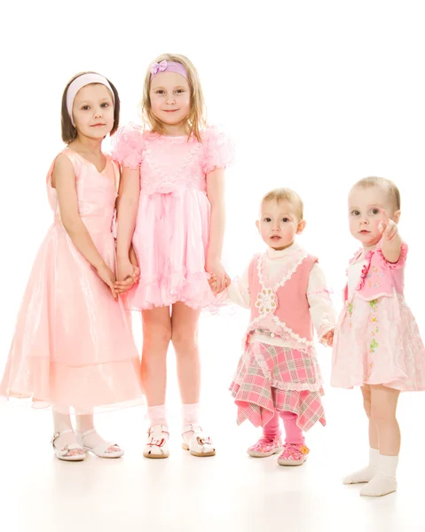 Négy barát egy rózsaszín ruhás játszik — Stock Fotó