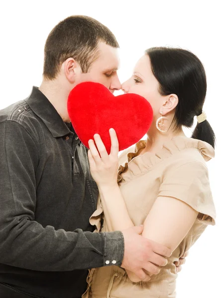 Mann und Frau küssen sich mit einem Herzen. — Stockfoto