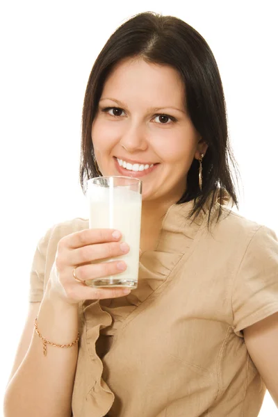Femme buvant du lait sur fond blanc . — Photo