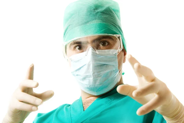 Αρσενικό χειρουργός που φοράει μια μάσκα και γάντια σε λευκό φόντο. — Φωτογραφία Αρχείου