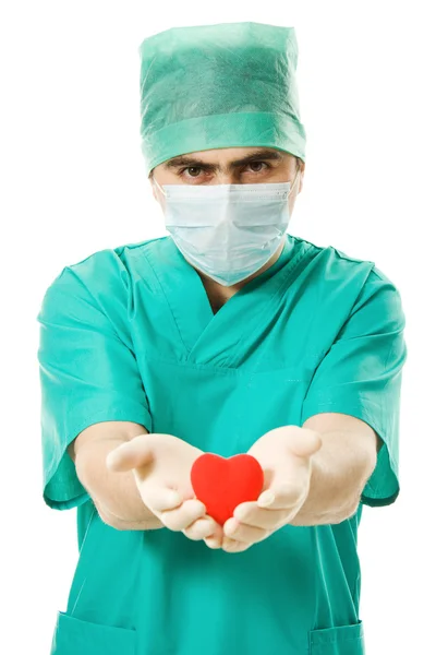 Arzt mit Herz in den Händen — Stockfoto