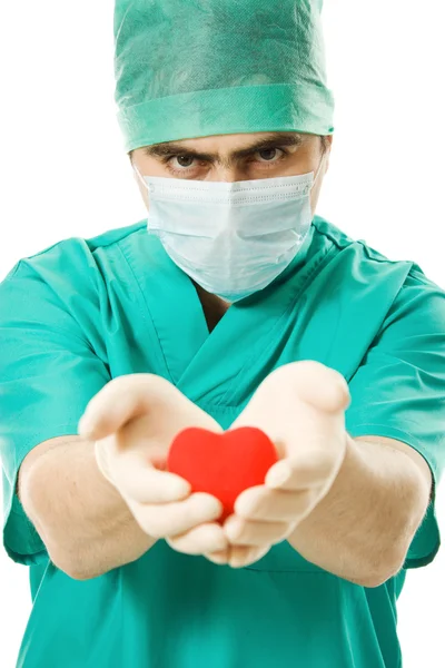 Чоловік лікар з серцем в руках — стокове фото