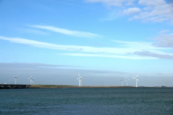 Dam, morze i wiatr zielonej energii w regionie zeeland — Zdjęcie stockowe
