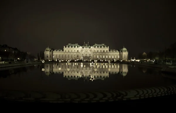ベルヴェデーレ宮殿を nigth ビュー — ストック写真