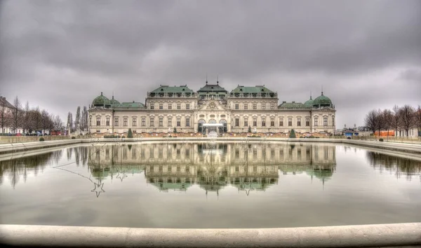水の反射の宮殿 — ストック写真