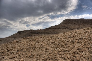 Ölü Deniz kenarında Judean desert