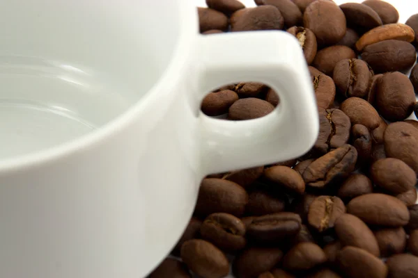 Boş bardak ve kahve çekirdekleri Telifsiz Stok Imajlar