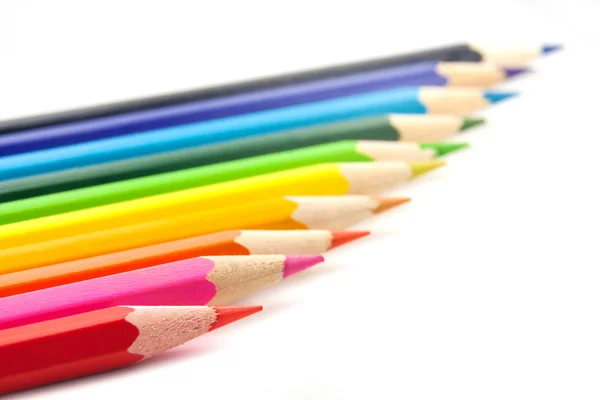 Crayons de couleur isolés sur un blanc — Photo