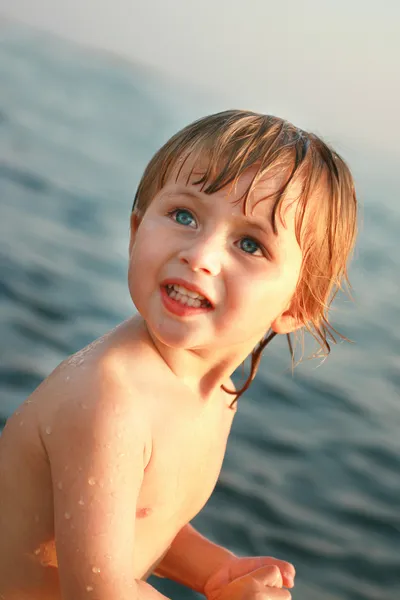 Portrait of the girl on the sea — Stock Photo, Image