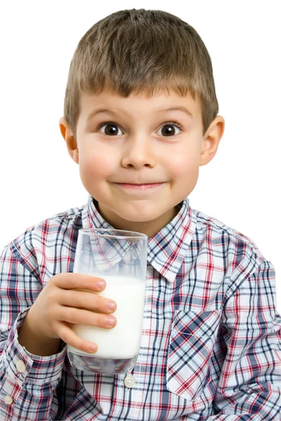 Хлопчик пити молоко . — стокове фото