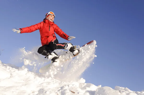 Fiatal nő a snowboard — Stock Fotó