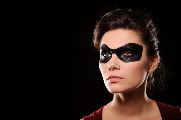 Sexy vrouw met zwarte partij masker op gezicht — Stockfoto