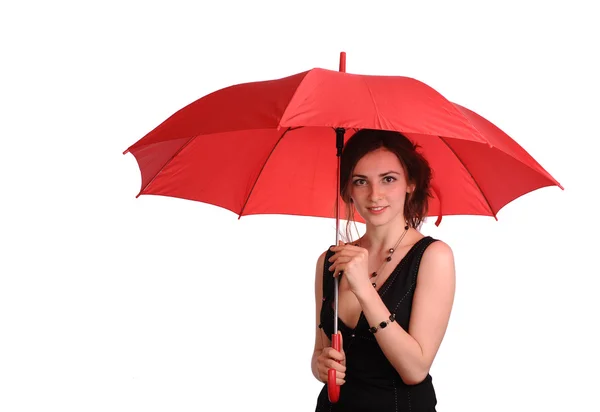 Vrouw in zwarte jurk houden rode paraplu — Stockfoto