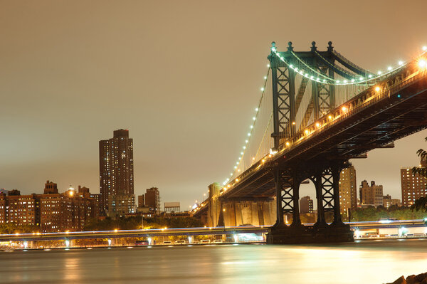 Manhattan bridge in New York at night
