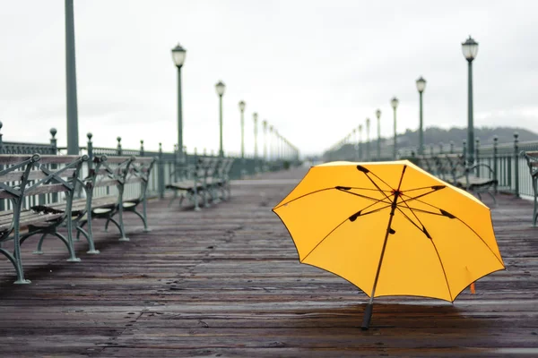 Pier na regen — Stockfoto