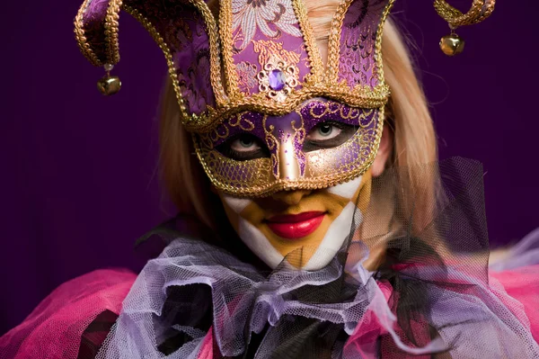 Kvinde i venetiansk maske - Stock-foto