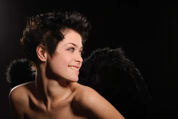 Brünette Frau mit Flügeln — Stockfoto