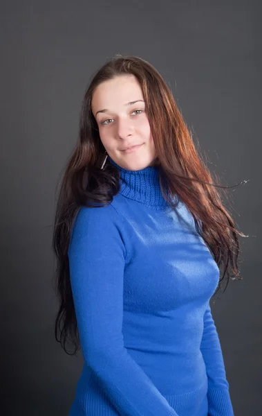 Het meisje in een blauwe jurk — Stockfoto