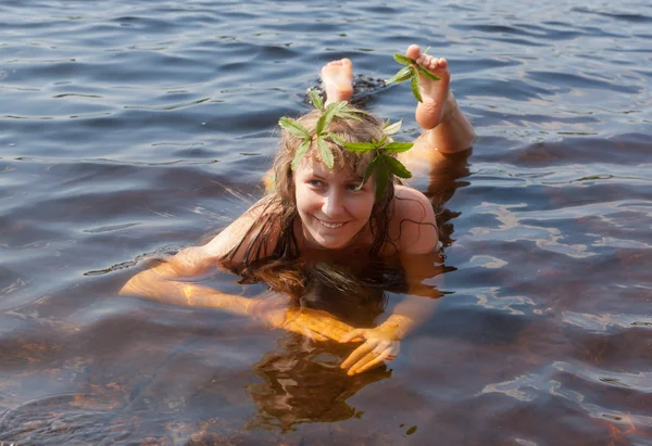 水の中の女の子 — ストック写真