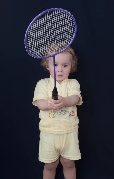 Niño pequeño con una raqueta — Foto de Stock