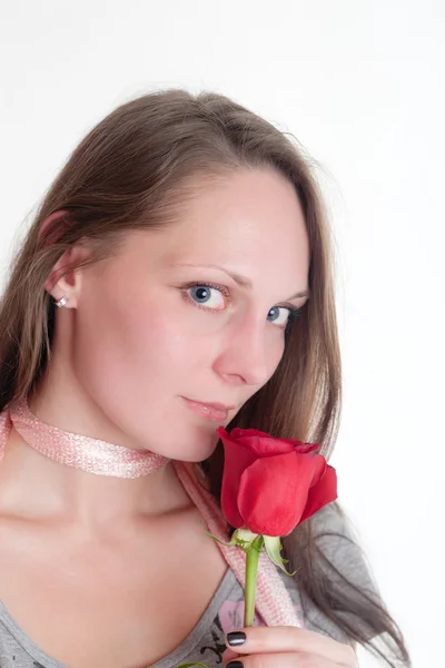 Lány vörös rózsával — Stock Fotó