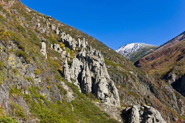 Formações rochosas nas montanhas — Fotografia de Stock
