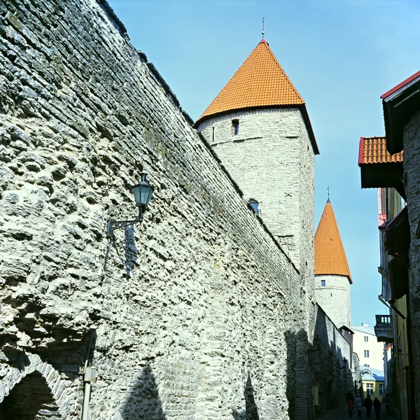 Vecchio muro della fortezza di Tallinn — Foto Stock
