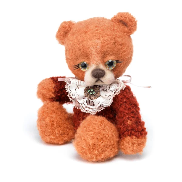 Teddybär im klassischen Vintage-Stil isoliert auf weißem Hintergrund — Stockfoto