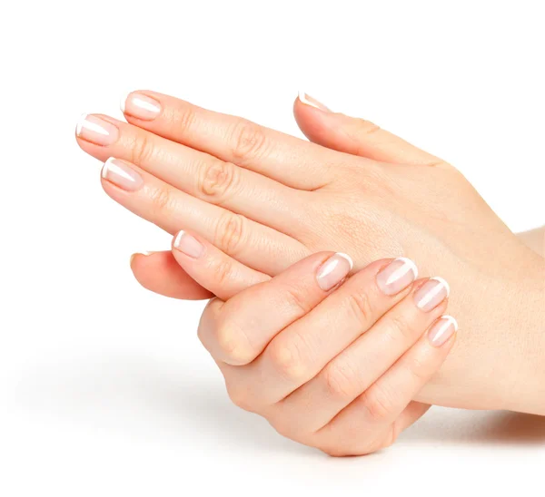 Belas mãos femininas com manicure francês — Fotografia de Stock
