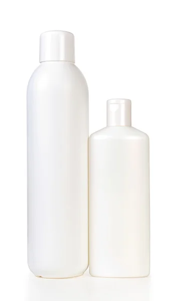 Iki boş şişe şampuan ve saç koruyucu ürünler — Stok fotoğraf