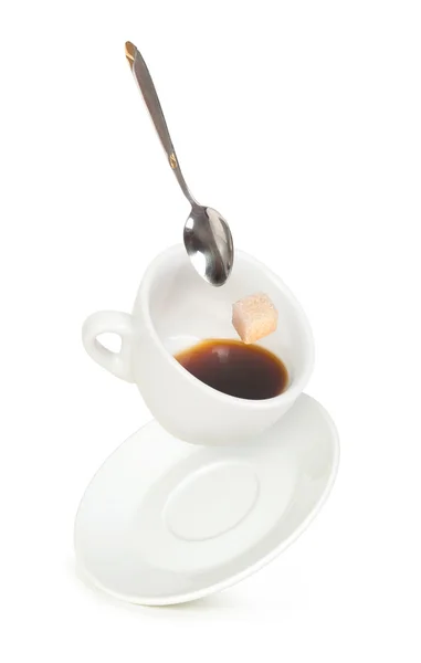 Белая чашка кофе с ложкой — стоковое фото