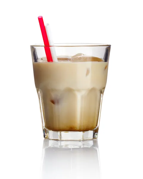 Alcohol cocktail 'white russian' geïsoleerd op wit — Stockfoto