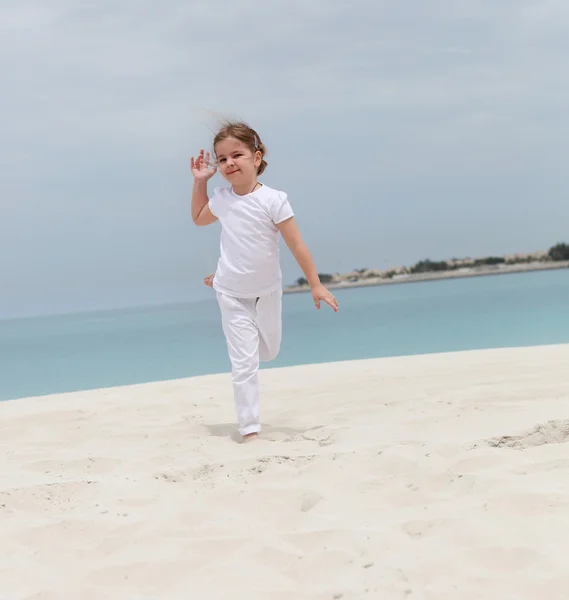 Little happy girl on the beach — Stock Photo, Image