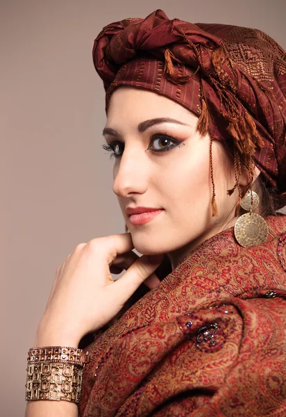 Portrait of a young beautiful east woman — Stock Photo, Image