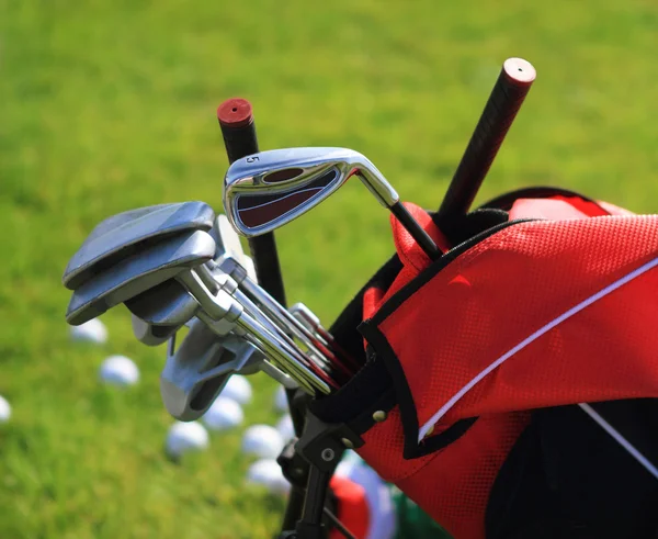 Golfclubs in golftas — Stockfoto