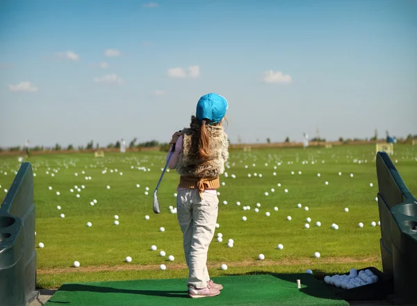 Luttle chica balanceo golf club — Foto de Stock
