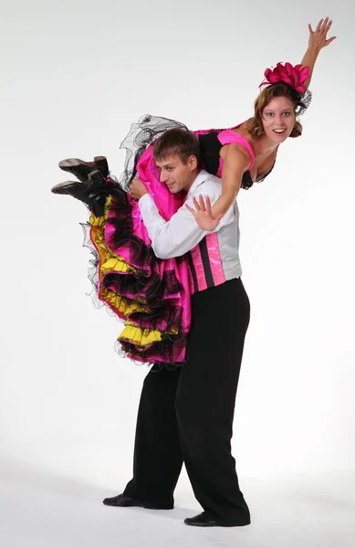 Casal cancan dança no estúdio — Fotografia de Stock