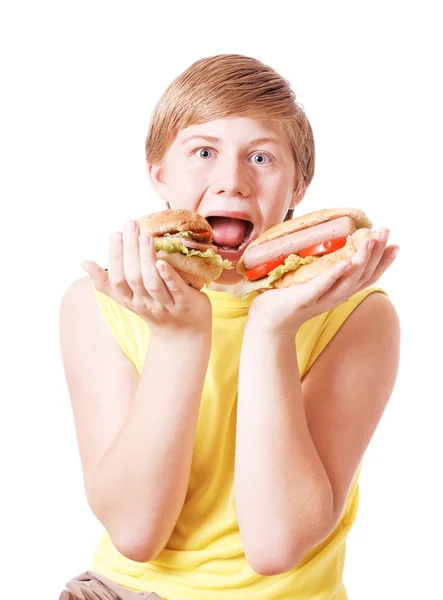 Rolig pojke med fastfood — Stockfoto