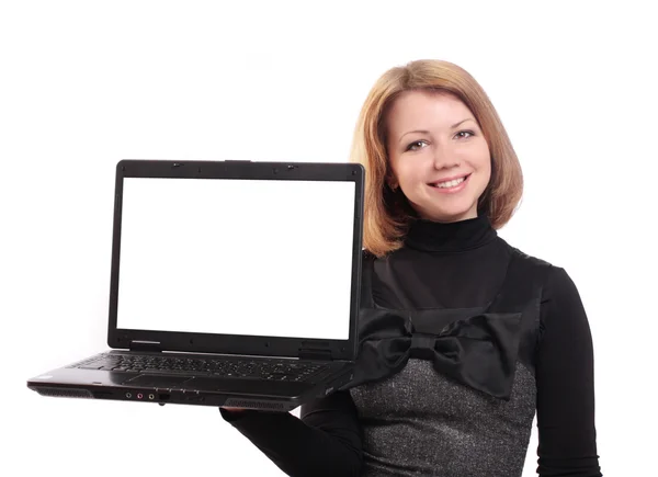 Улыбайтесь женщины с ноутбуком — стоковое фото