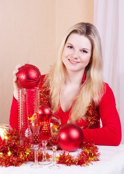 Vacker flicka med Juldekoration — Stockfoto