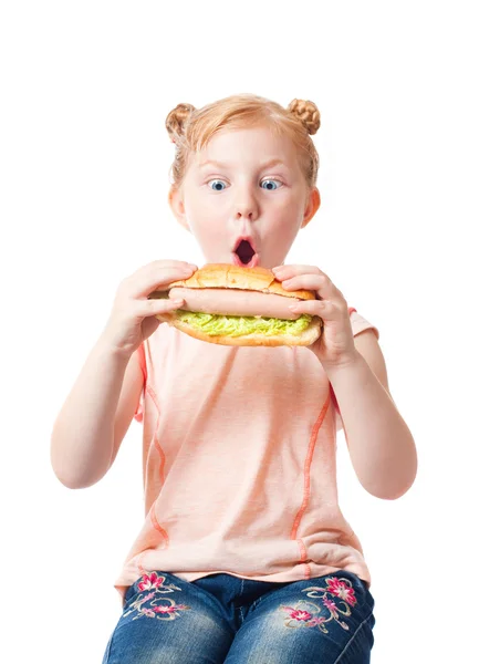 Маленька дівчинка з хот-дог — стокове фото
