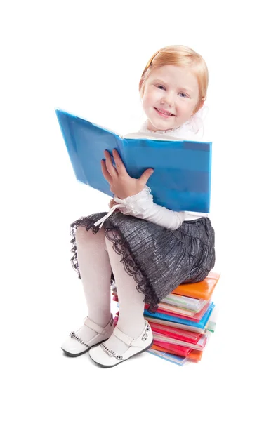 Liten flicka med bok — Stockfoto